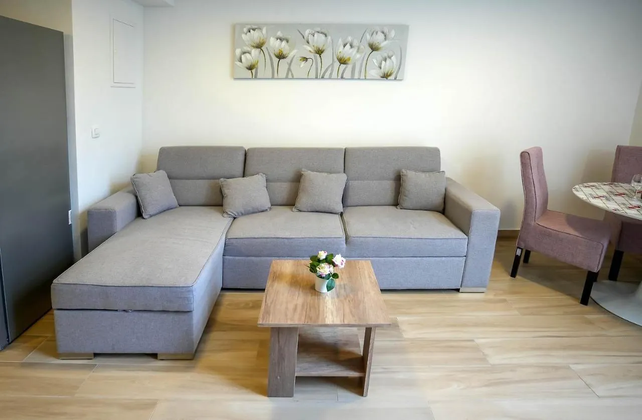 Izi Apartment Split 0*,